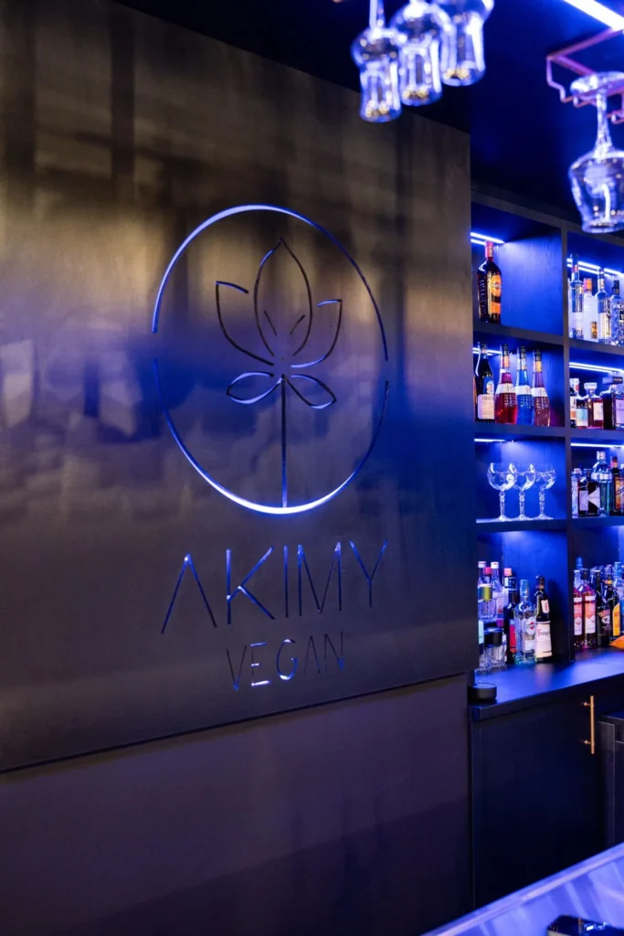 Erleben Sie die Faszination moderner vietnamesischer Küche im Akimy Vegan München. Genießen Sie vegetarische und vegane Köstlichkeiten.